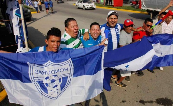 Honduras vs Mexico 2015 National Team Fans Ready for Mexico vs Honduras in San Pedro Sula November 17, 2015