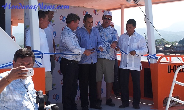 Utila Dream Ferry Inaugural Ribbon Cutting From Left to Right: Investor/Owner Richard Watler, Mayor of Utila Troy Bodden Sr., Mayor of La Ceiba Carlos Aguilar, Investor/Owner Kenny Mcnab, Minister of Tourism for the Country of Honduras Emilio Silvestri