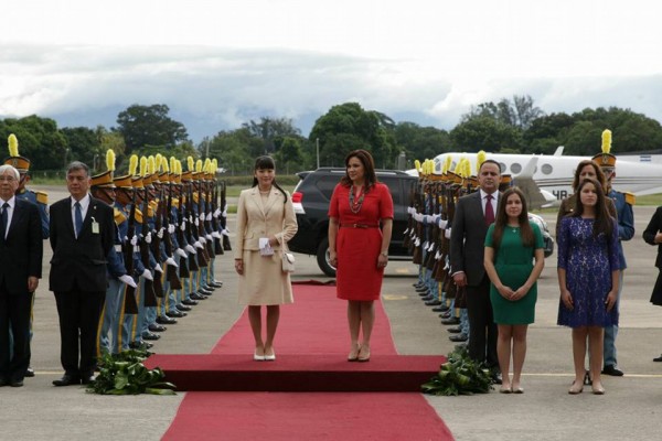 Japanese Princess Mako (L) is welcomed by Honduras' First Lady Ana Garcia de Hernandez upon her arrival at the international airport in San Pedro Sula, Honduras, on December 6, 2015