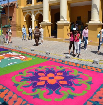 Easter-in-Honduras-Semana-Sanat-en-Honduras-Comayagua--Saw-Dust-Carpets