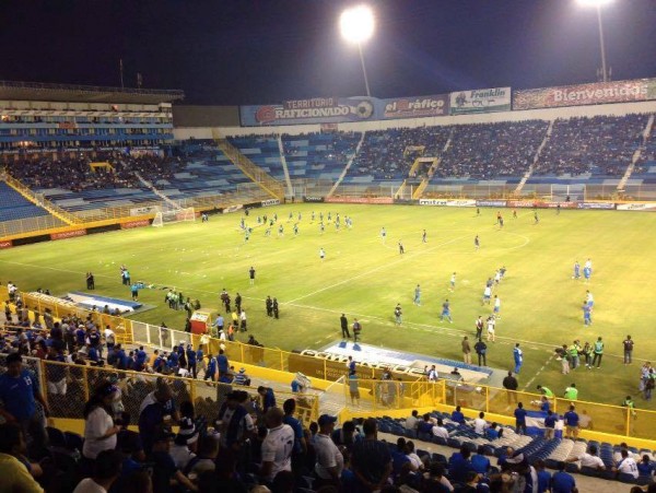 Honduras vs El Salvador 2016 National Team Venue: El Estadio Cuscatlan 