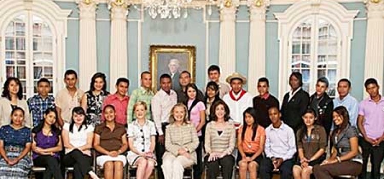 Honduran Youth Amabassadors Meet with Hillary Clinton