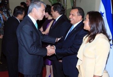Honduras President Greets Diplomats