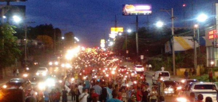 Protesters multiplying throughout the Country of Honduras Calling for President Juan Orlando Hernández to Resign