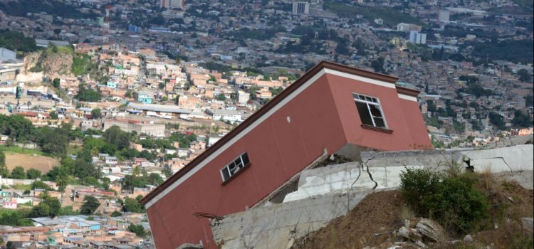 Landslide Destroys Houses Near Tegucigalpa