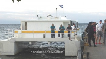Police Inspect the Utila Princess prior to leaving for La Ceiba after Captain Verns death