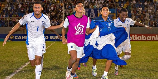 Honduras players (pictured) celebrate after advancing to the CONCACAF Under-17 Championship final and qualifying for the 2015 FIFA U-17 World Cup with a win over Guatemala on March 11, 2015, in San Pedro Sula, Honduras. (Photo: Mexsport)