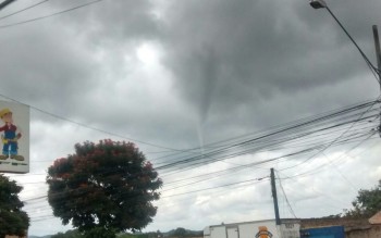 Photo of the tornado, source: http://www.tiempo.hn/pequeno-tornado-registrado-en-siguatepeque-no-causa-danos/