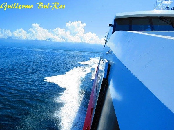 Utila Dream Ferry Sailing to Utila from La Ceiba Honduras