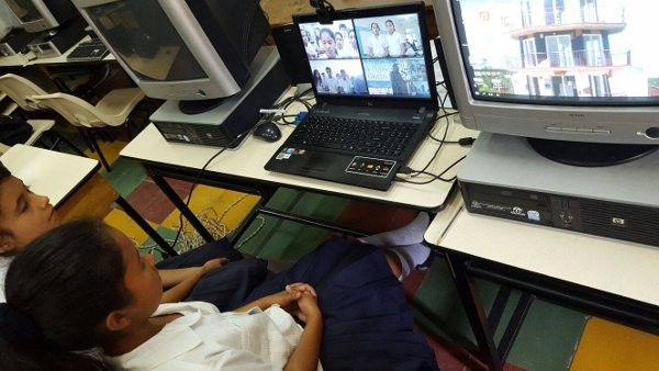 Honduran School Children with Internet Access
