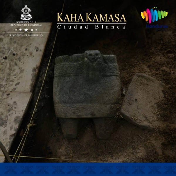 Honduras President Hernandez presented to the world the first pieces from the Archaeological Dig of Kaha Kamasa, Ciudad Blanca - Lost City -City of Monkey God - Jaguar City