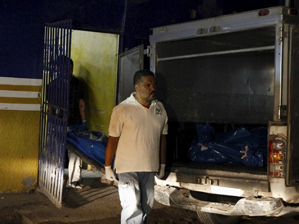12 Murdered i Honduras Pool Hall by Police Impersonators